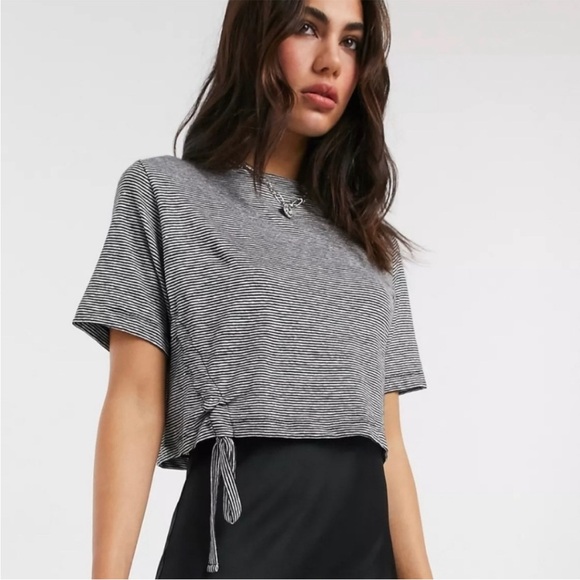 💘 ALL SAINTS - BLACK & WHITE BENNO LIN STRIPE CROPPED CINCH TEE SHIRT - Picture 2 of 5